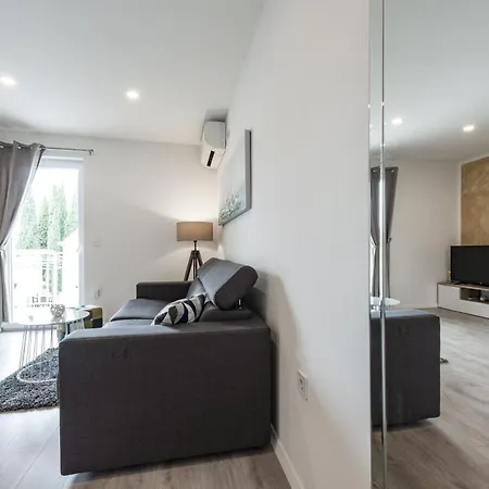 Aldo Apartment *
