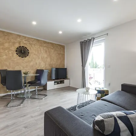 Aldo Apartment *