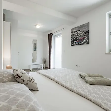 Aldo Apartment *